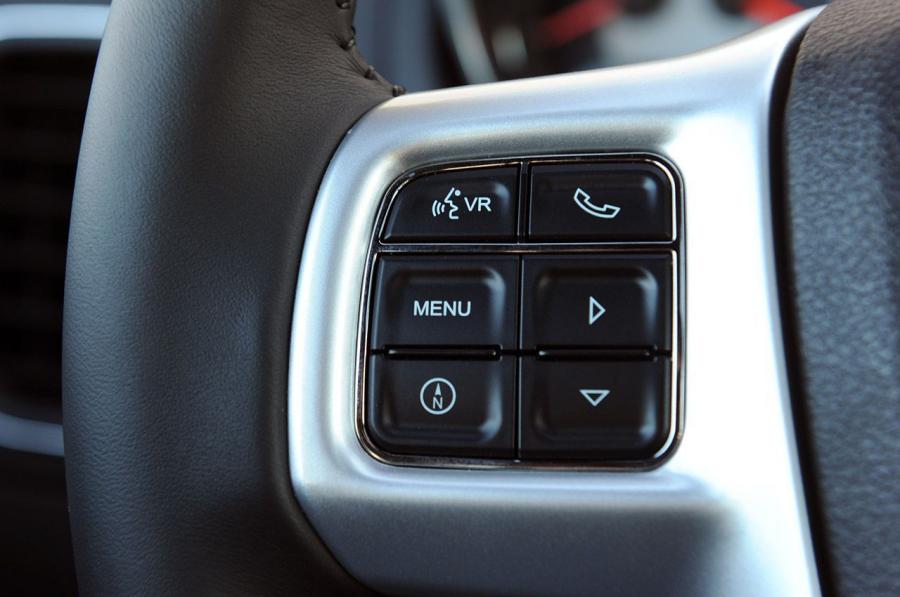 Chrysler 200 2011 года  (фото 28 из 122)